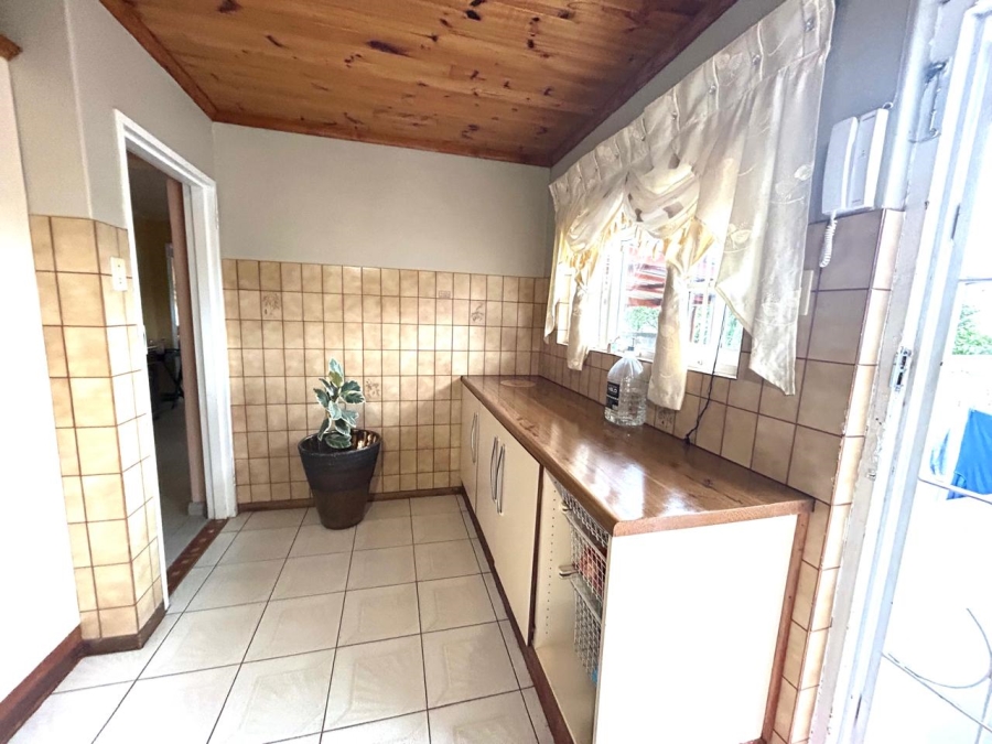 5 Bedroom Property for Sale in Beacon Bay Eastern Cape